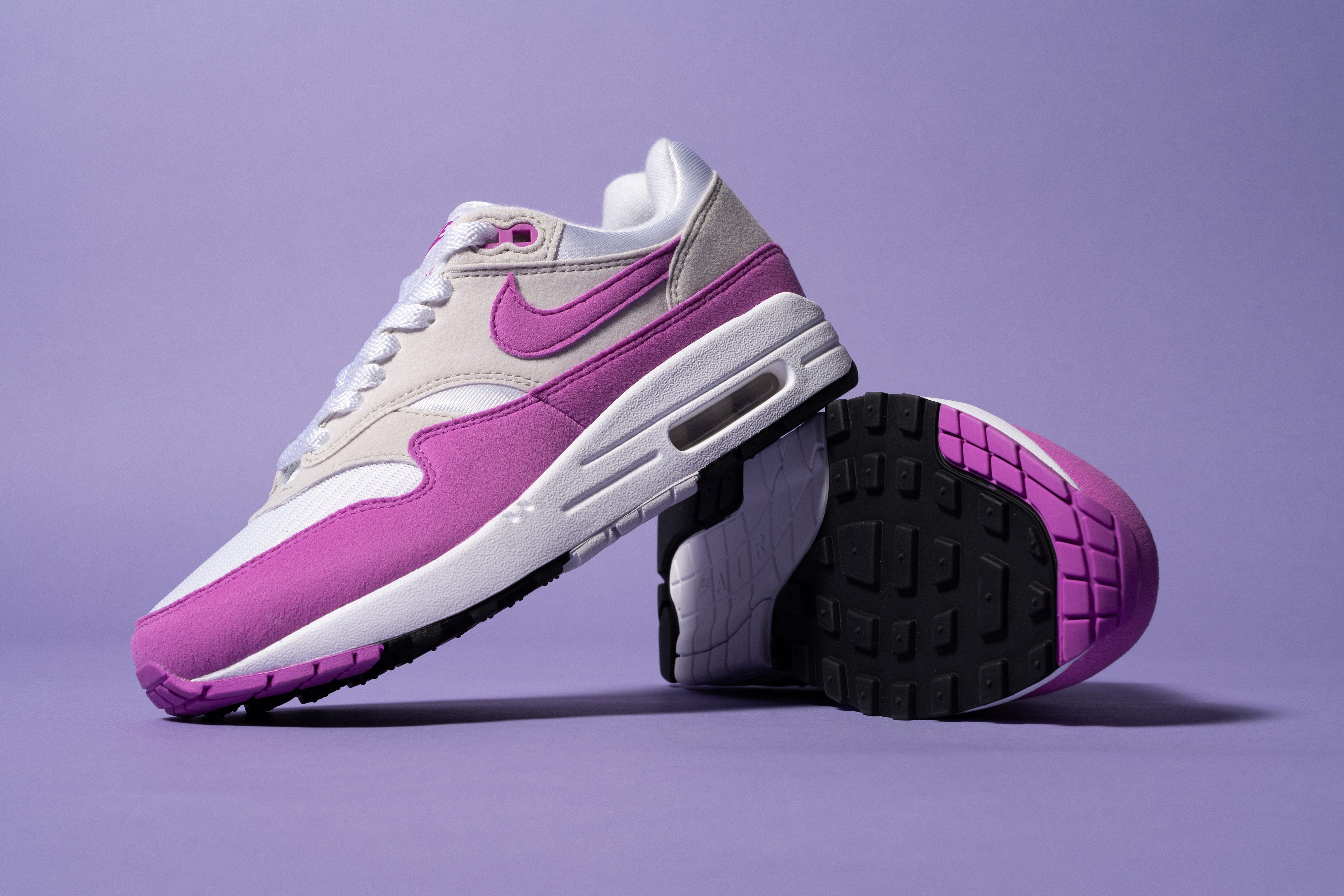 Nike air max 27 womens pink hot sale