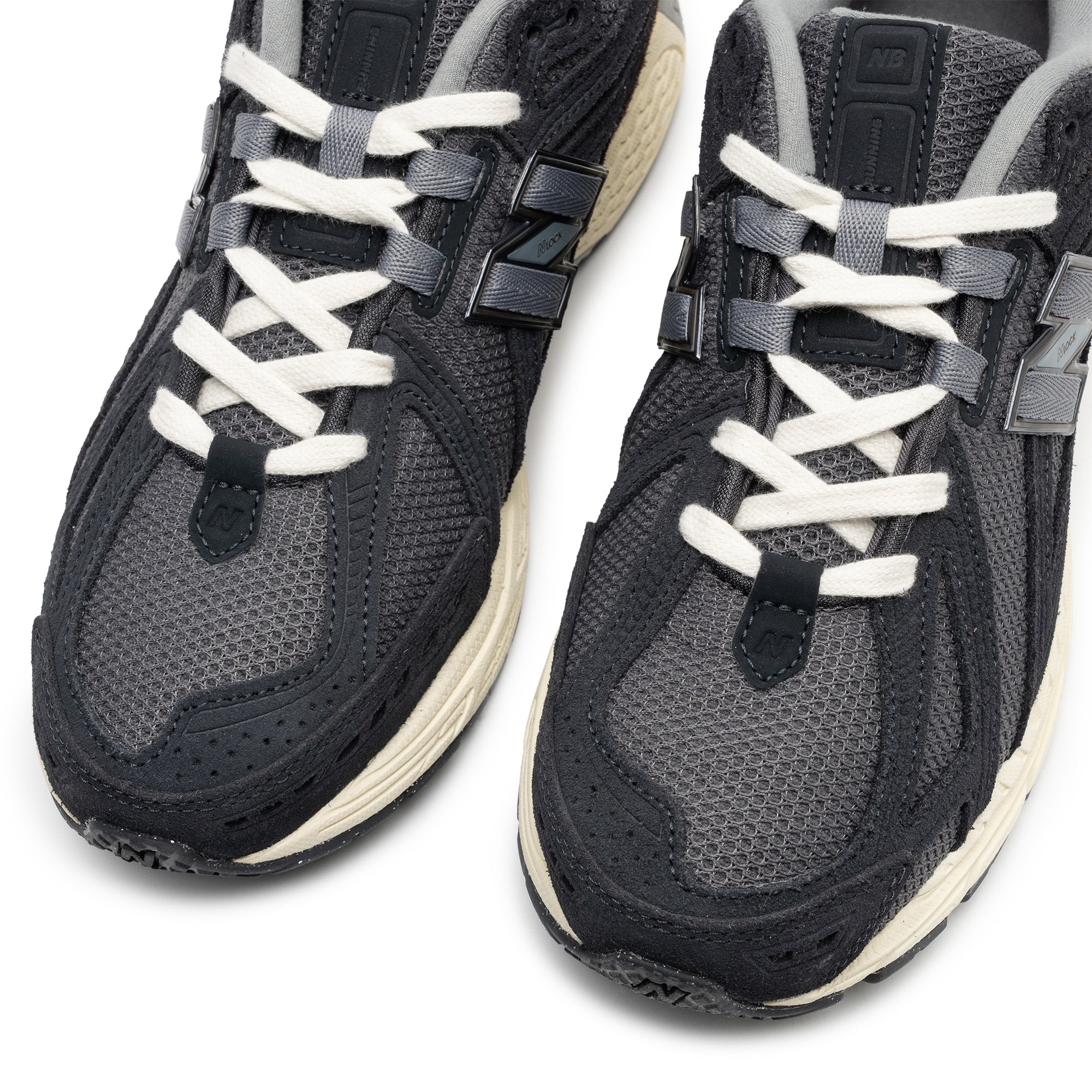 New Balance 327 Aluminum WWS327BB - tommer shorts Kun hos ASOS 