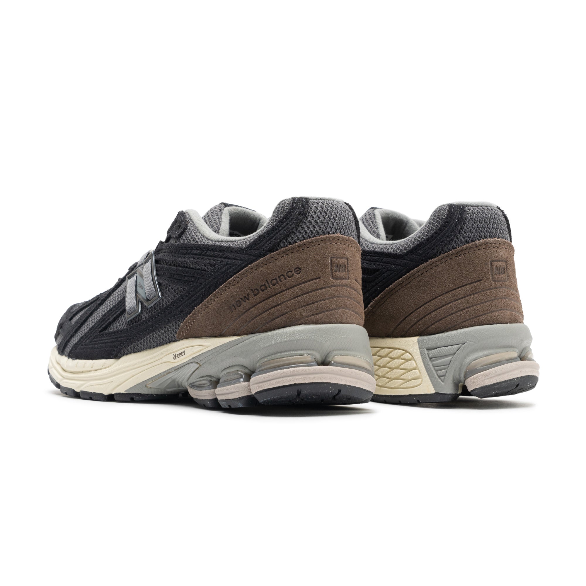 New Balance 327 Aluminum WWS327BB - tommer shorts Kun hos ASOS 