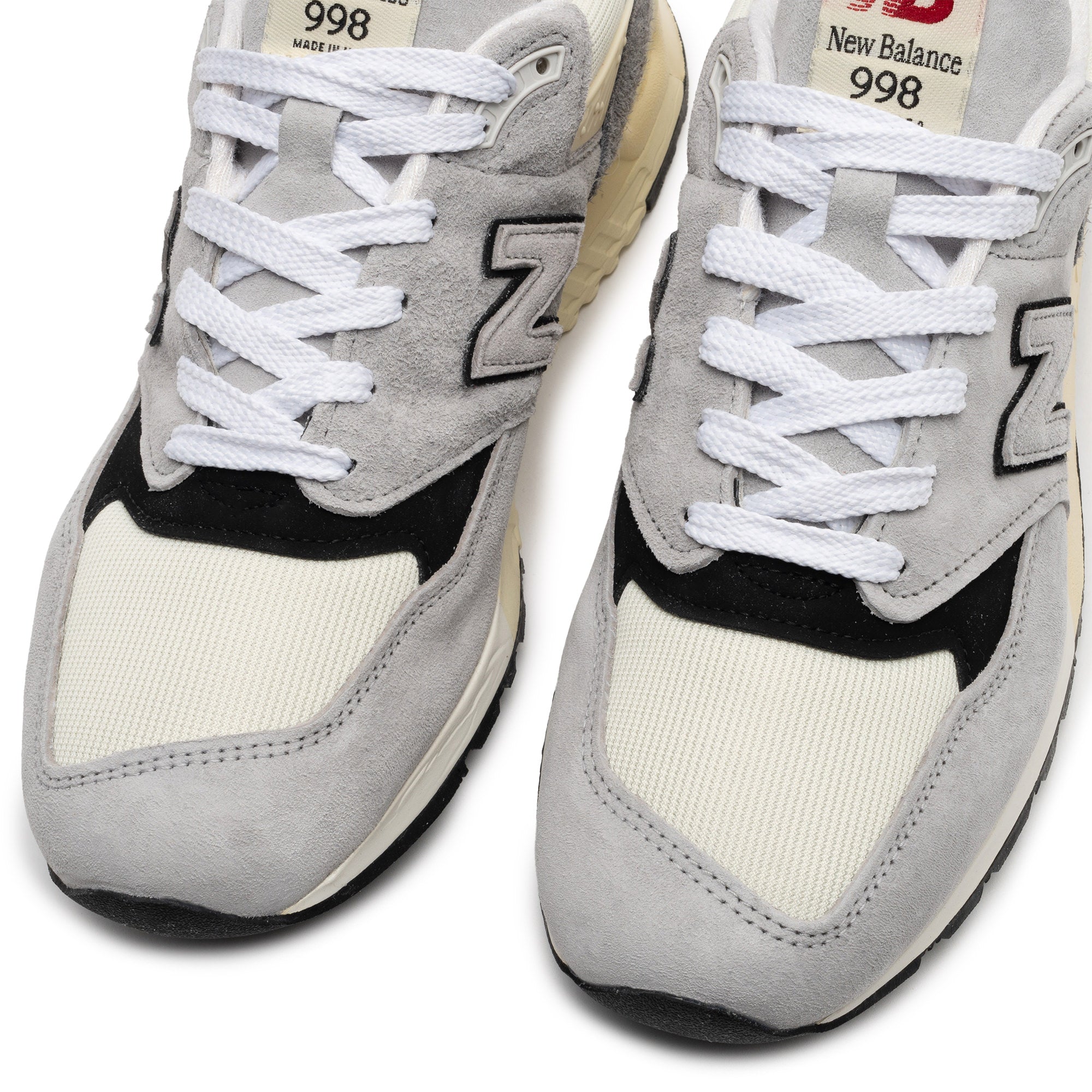 New balance 2002r серые бежевые белые кроссовки женские