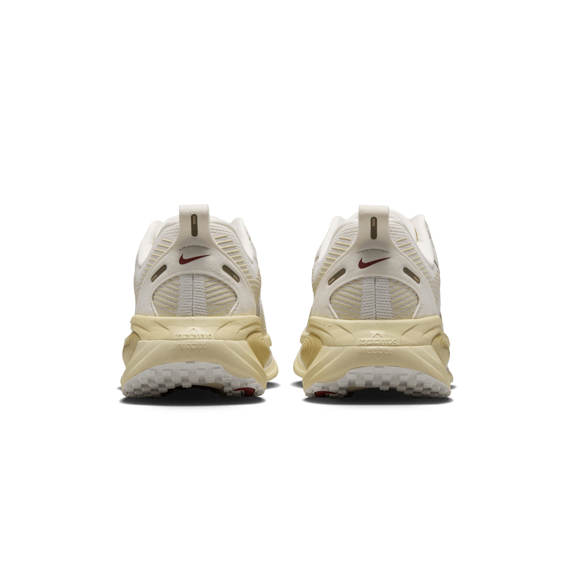 Women's Nike Vomero 18 SAIL/MTLC GOLD GRAIN HM6804-118