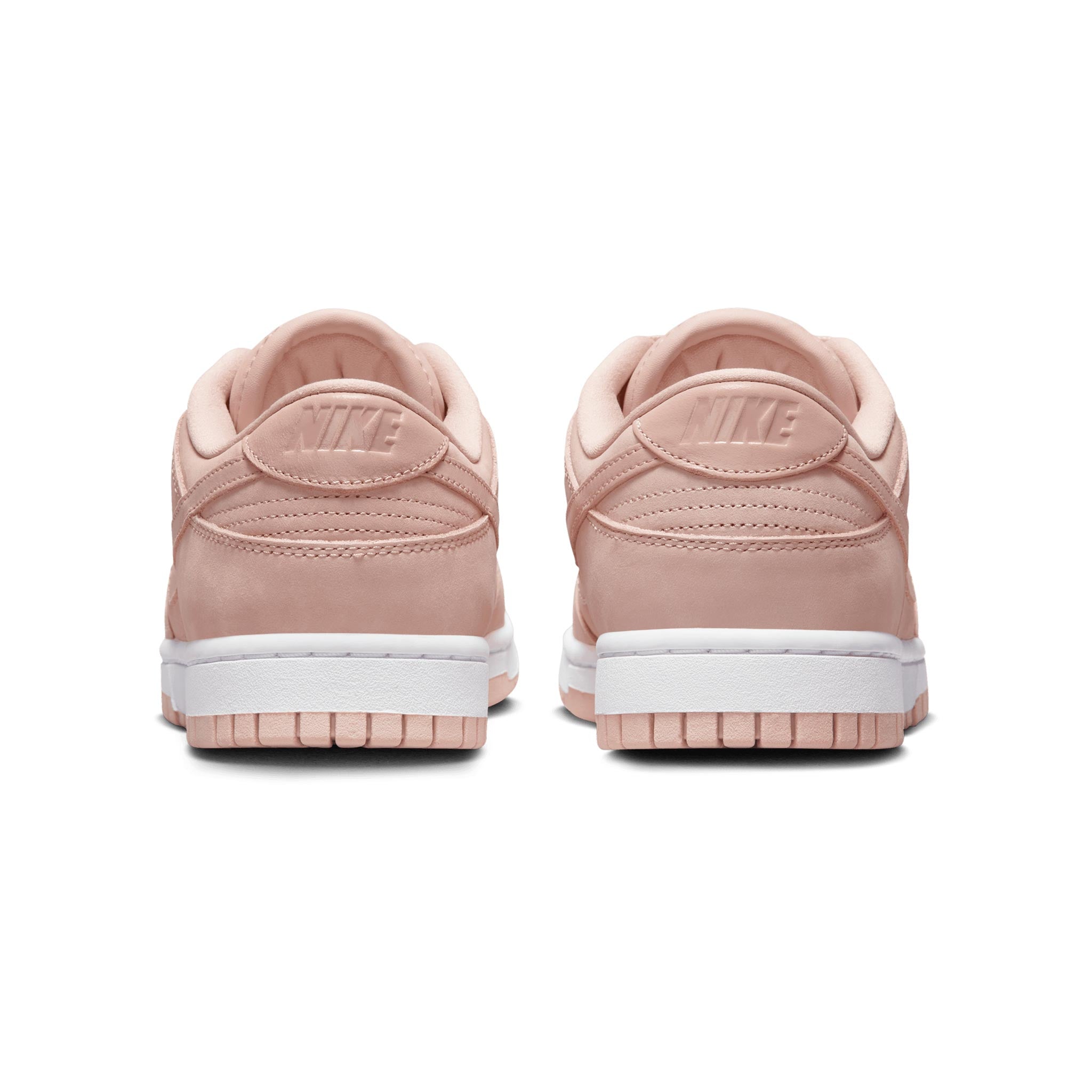 Nike dunk deals lux low