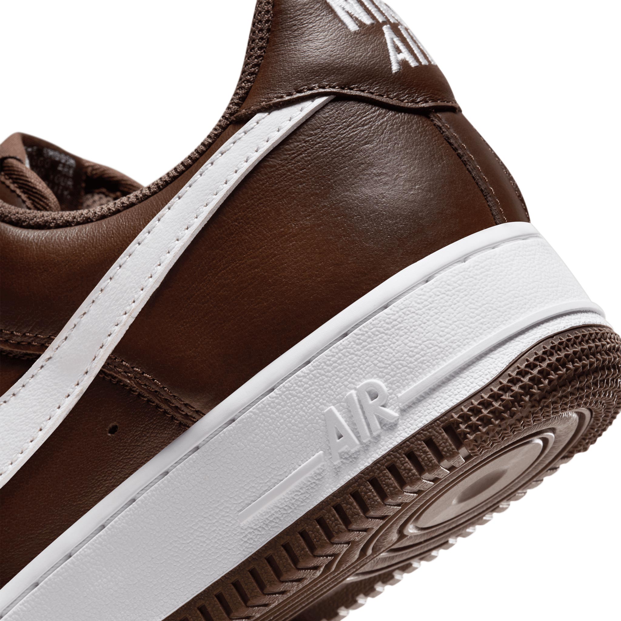 Air Force 1 Low Retro Chocolate FD7039-200