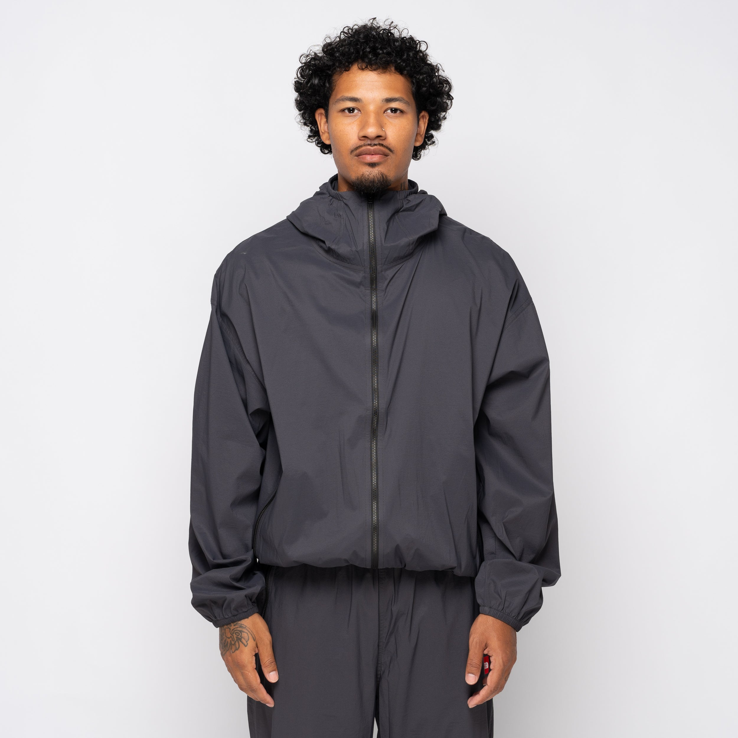 TNF Red Box Wind Jacket Obsidian NF0A8EFW