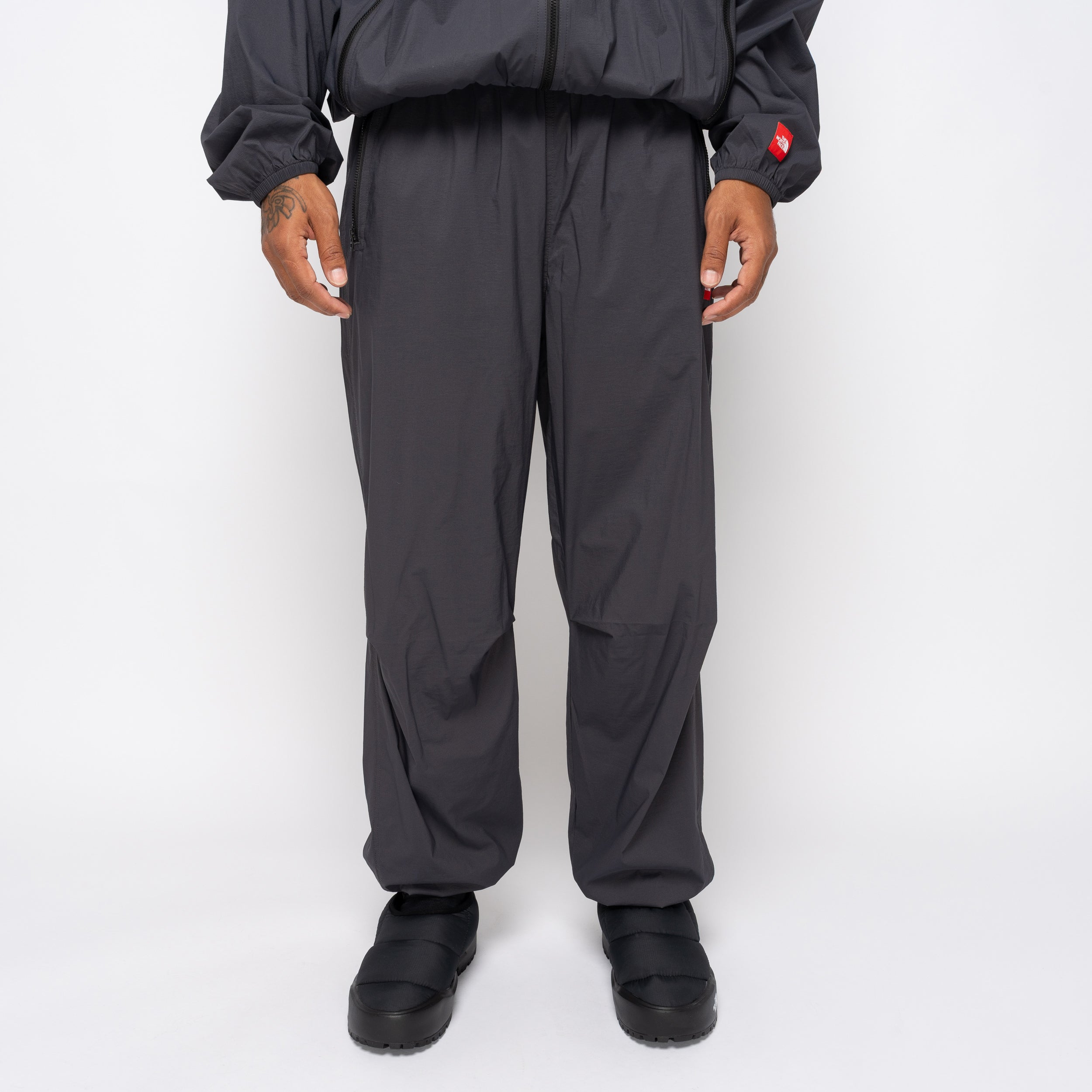 TNF Red Box Wind Pant Obsidian NF0A8EFV – Capsule