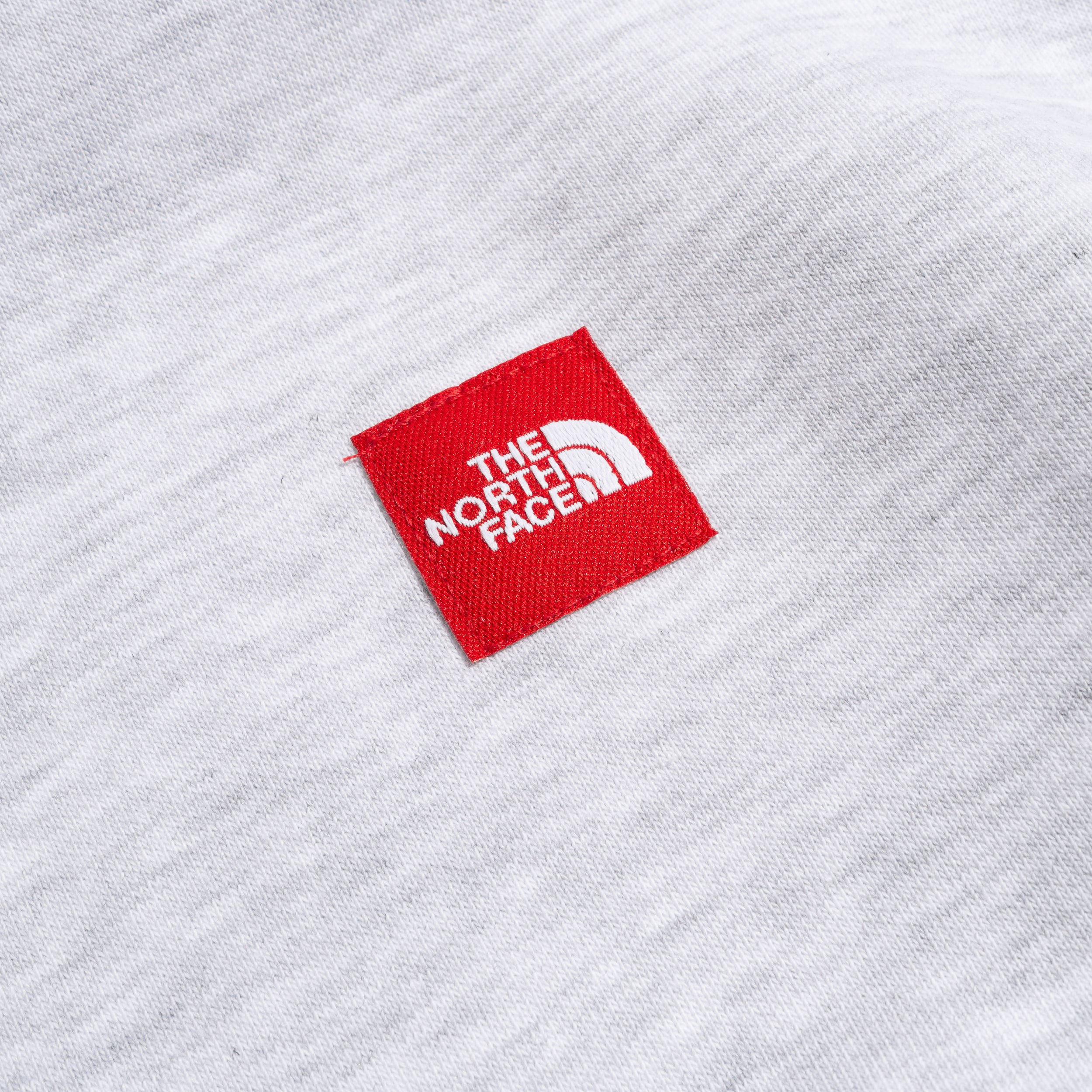 TNF Red Box Crew Classic Grey NF0A8EG1