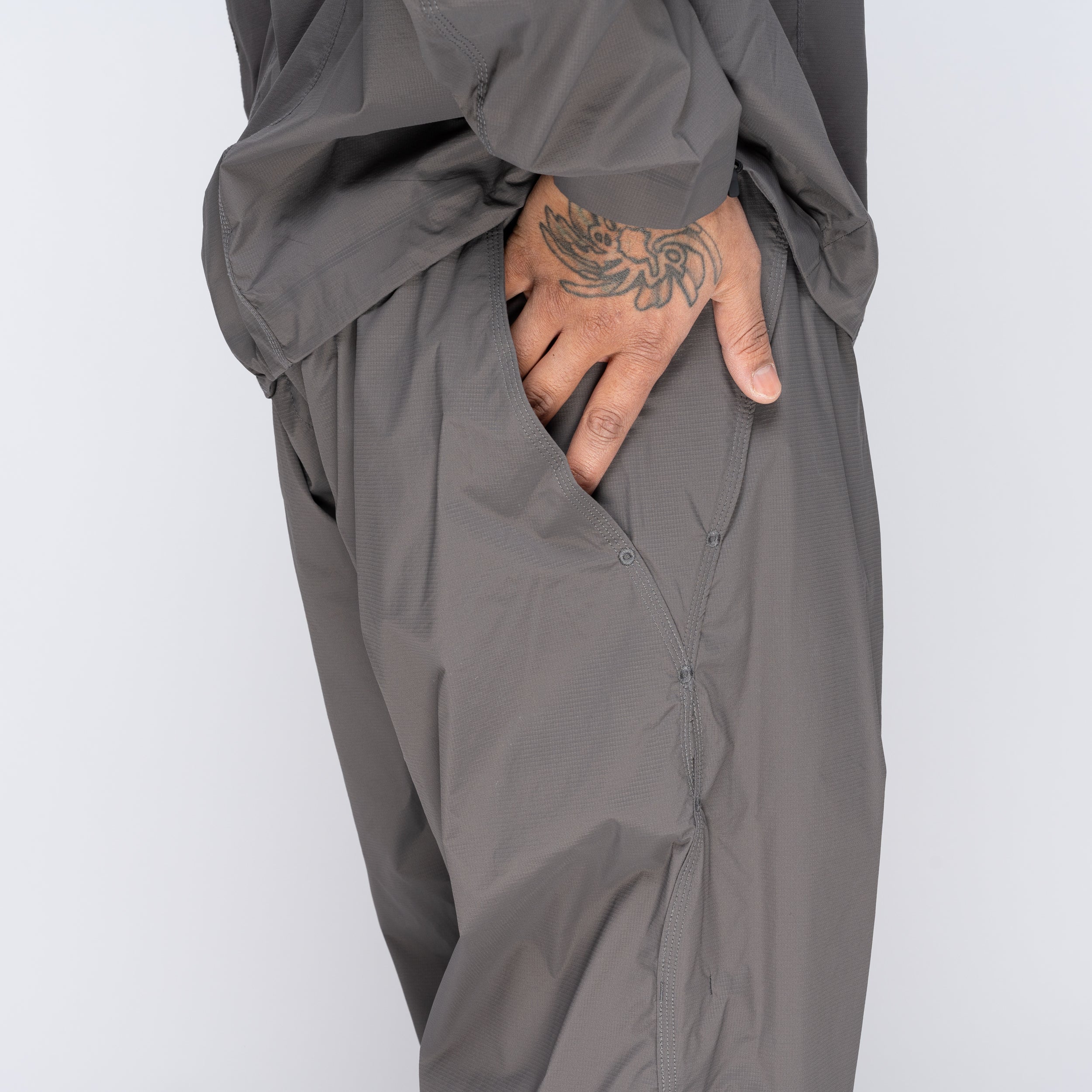 Parachute Wind Pants Zinc Gray GZ75150 – Capsule