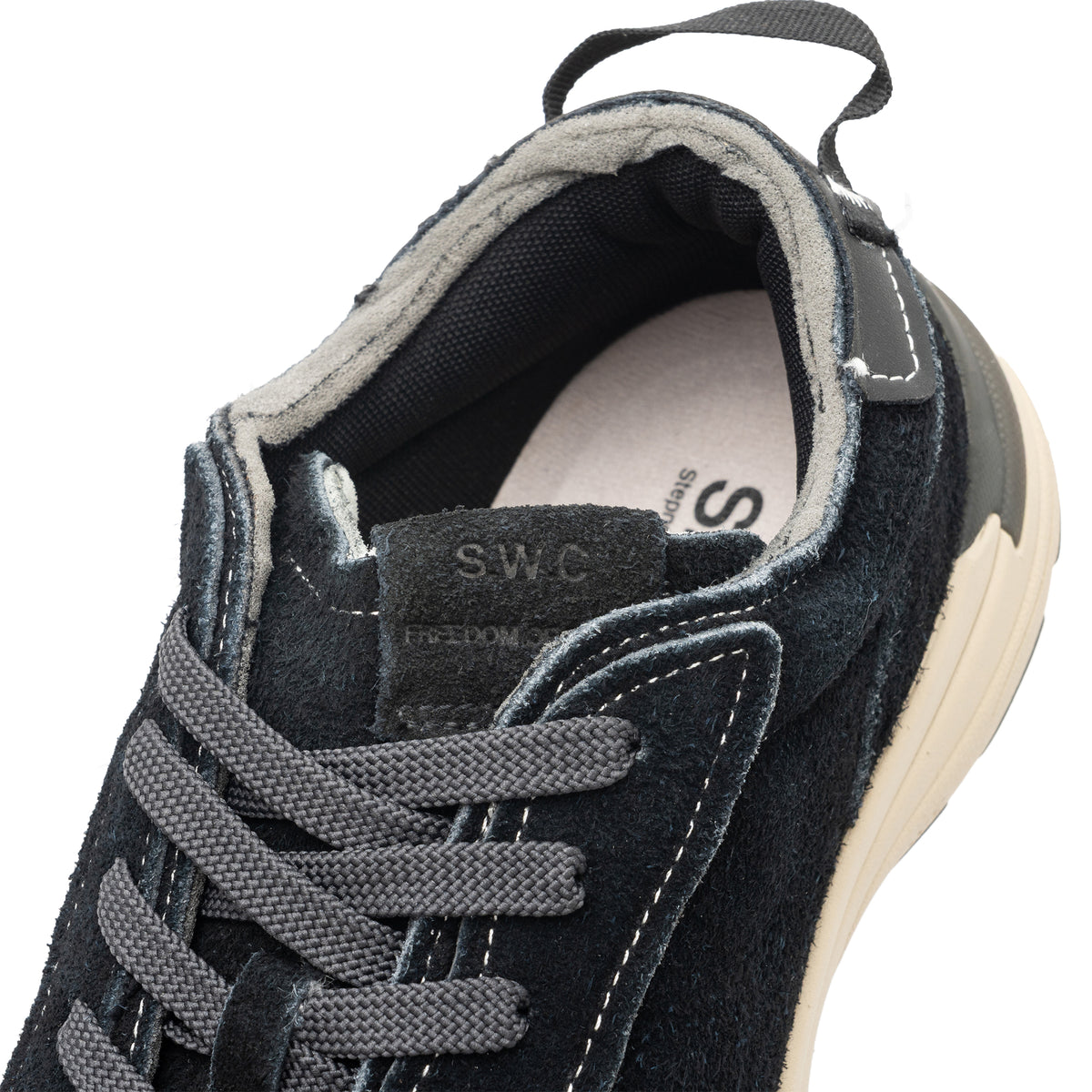Legion Freecut Geo-Merged Suede BLACK YP11015