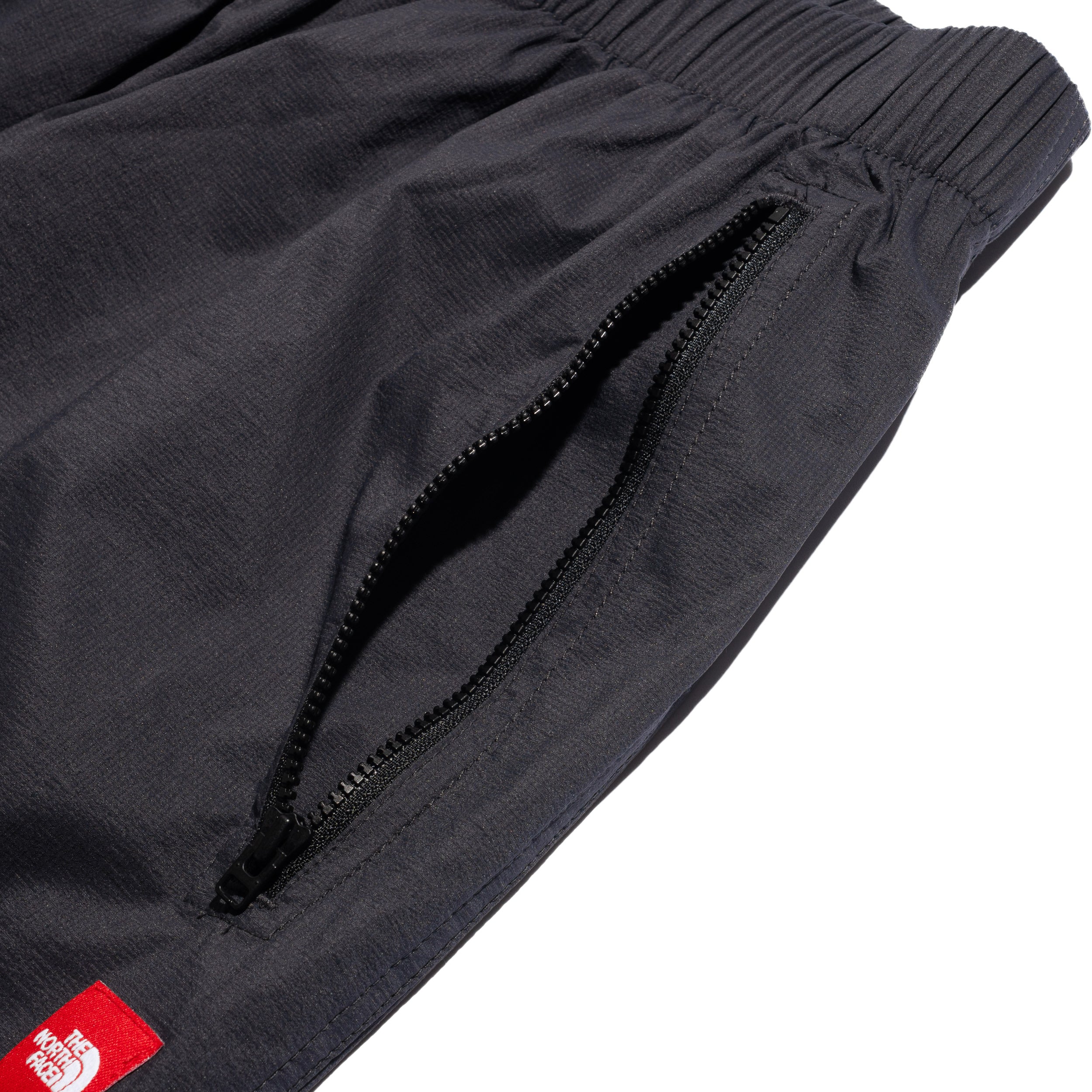 TNF Red Box Wind Pant Obsidian NF0A8EFV – Capsule