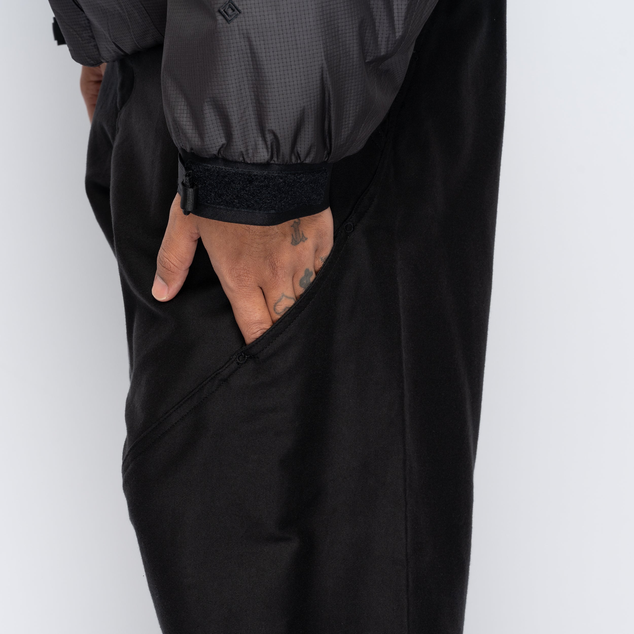 Helicoid Wide Pants Silk Blend Biotite GZ75352